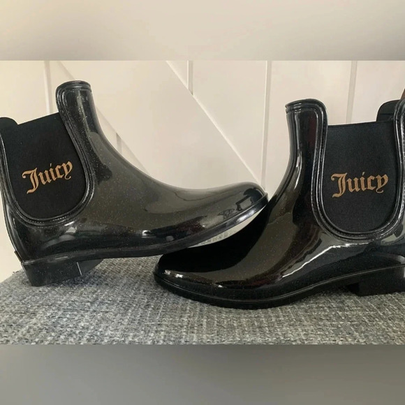 7M JUICY COUTURE Rori Black Gold Sparkle Ankle Rain Boots. - Picture 1 of 8